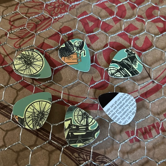 Trader Joe’s recycled gift card pvc guitar pics  abstract art - Picture 2 of 2